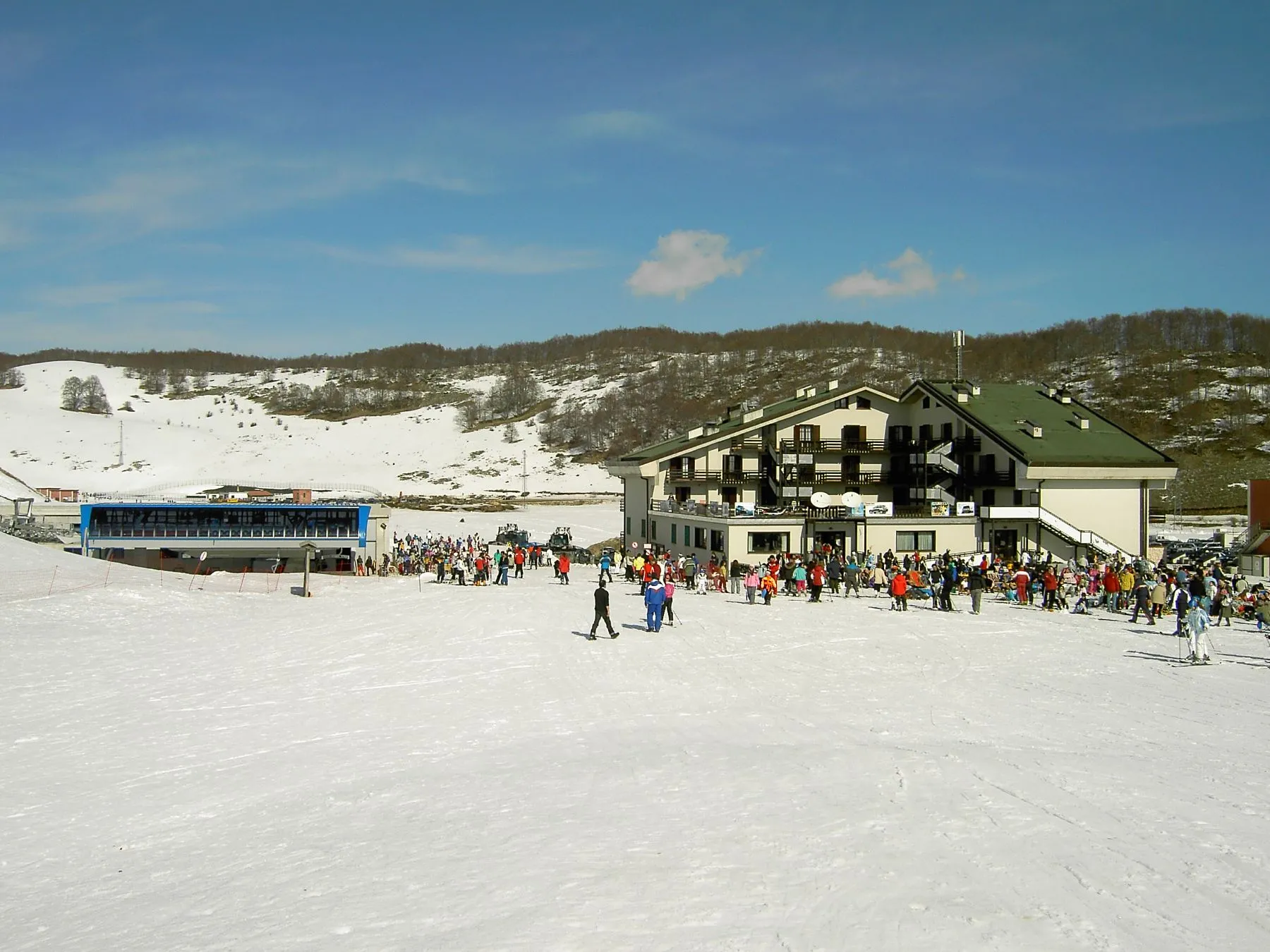 Ski slopes in front of Hotel Pizzalto